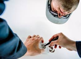 There are a variety of factors that go into your expected salary, such as the size of the company you work for, public and private sector jobs, and specialization of certain types of vehicles. How Much Do Electricians Make A Year Sci
