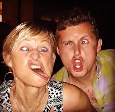 Adam och hans mamma ❤️ Jag tror att säsong 33 är en av de mest genuina,  vackra säsongerna av Survivor på grund av en så intim titt på en så  kärleksfull relation. :