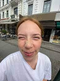 Ellen Fisk's Instagram, Twitter & Facebook