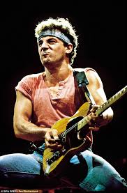 Bruce springsteen — hungry heart 03:19 bruce springsteen — the river 05:01 bruce springsteen — born to run 04:30 Bruce Springsteen Fan Let On Stage To Sing Growin Up Daily Mail Online