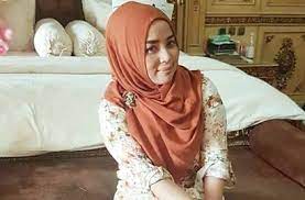 Kali ini kita akan berkenalan dengan janda muslimah cantik, berkulit putih, bermata bulat. Cerai Lagi Muzdalifah Disindir Janda Gatel Dan Diminta Contoh Yuni Shara