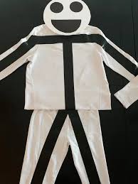 White clothes + electrical tape + a paper plate + marker = hilarious (and super easy) diy halloween costume. Family Diy Stick Figure Costumes Lola Lambchops