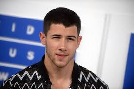 Nick Jonas recasé : sa nouvelle chérie est une bombe (Photos)