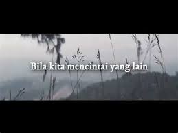 Sebisa mungkin, tak akan pernah sayangku akan hilang. Bila Kita Mencintai Yang Lain Chord Kisah Sepasang Kekasih Berbeda Keyakinan Apakah Tuhanmu C D Am Untuk Dapat Mencintai Dirimu C Bm Em Coba Renungkan Dalam Hati Kita Kromclx
