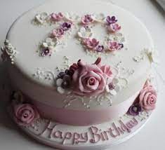 Sie wird 70 und nachdem ich sie ja zum muttertag mit einer mit rosen verzierten torte überrascht hatte, musste ich ja wieder ich wollte sie außerdem mit weißem fondant bedecken und mit blumen und schmetterlingen verzieren. 60 Mama 70 Ideen Tortendeko Einladung Geburtstag Fondant Torte Geburtstag