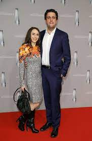 Apr 20, 2020 · statt mit frau und kindern feiert bernhard hoëcker beim deutschen fernsehpreis 2017 lieber mit seinen kollegen bastian pastewka, heidrun buchmaier und marlene lufen foto: Joko Und Claas Beim Deutschen Fernsehpreis Stuttgarter Zeitung