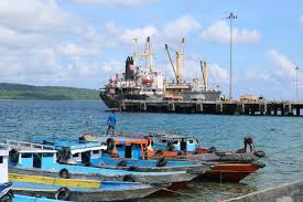 Ken Patar | Pelabuhan #Tenau - Kupang, NTT. 2022 Diantara kapal - kapal  besar yang bersandar di pelabuhan Tenau, ada beberapa kapal kecil yang... |  Instagram