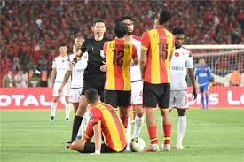 شهدت مباراة الوداد المغربي ومضيفه مولودية الجزائر، أمس الجمعة، في ذهاب ربع نهائي دوري أبطال إفريقيا لكرة القدم، لقطة تحكيمية مثيرة للجدل. Ø±Ø³Ù…ÙŠ Ø§ Ø§Ù„Ø§ØªØ­Ø§Ø¯ Ø§Ù„Ø¥ÙØ±ÙŠÙ‚ÙŠ ÙŠØ¹Ù„Ù† Ø¥ÙŠÙ‚Ø§Ù Ø¬Ù‡Ø§Ø¯ Ø¬Ø±ÙŠØ´Ø© Ø¨Ø³Ø¨Ø¨ Ù…Ø¨Ø§Ø±Ø§Ø© Ø§Ù„ÙˆØ¯Ø§Ø¯ ÙˆØ§Ù„ØªØ±Ø¬ÙŠ Ø¨Ø·ÙˆÙ„Ø§Øª