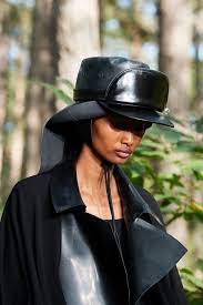 Burberry Spring 2021 Ready To Wear Collection Burberry Fashion Spring 2021 Fashion