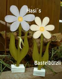 Deko Objekte Blumen Aus Holz Im Shabby Chic Holzblumen Ein Designerstuck Von Hasis Bastelbue Holzblumen Ostern Basteln Holz Holzhandwerk Muster