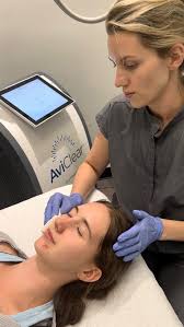 Did you know that 92% of AviClear patients saw at least half of their acne  resolved 12 months after their final treatment session? 👏🏼 , @Aviclear is  the first and only FDA-approved device for the ...