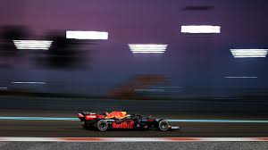 Verstappen, looking to pass stroll and assuming that the canadian driver was due to embark on a slow lap, dived marshals remove the car of lance stroll, racing point rp20, after a collision with max. Mph Why Red Bull Had The Fastest Car In Abu Dhabi Motor Sport Magazine