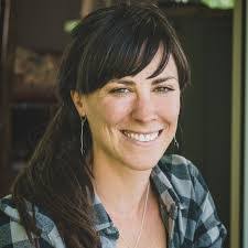 Robyn Lyons's Instagram, Twitter & Facebook