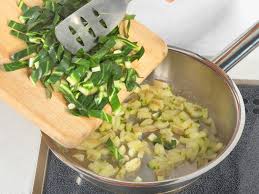 Mangold Zubereiten So Einfach Geht S Lecker Mangold Zubereiten Mangold Rezepte Rezepte