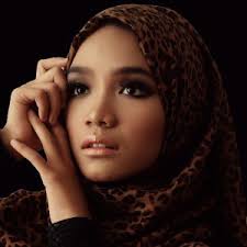 Jangan cepat mengalah, bangun dan bangkitlah, kuatkan semangat pasti kita akan boleh terbang. Ummi Nazeera Pelakon Drama Patahnya Sebelah Sayap Encikshino Com