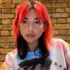 Her natural dark brown hair looks black in contrast with her blonde ends. Dua Lipa Hair Dua Lipa S Best Hair Colour And Haircuts Beauty Crew
