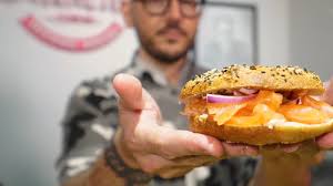 Aquí preparo recetas fáciles, postres rápidos y comidas que te sacarán de apuro más de una vez. Bagel Gravlax Batman Y Robin