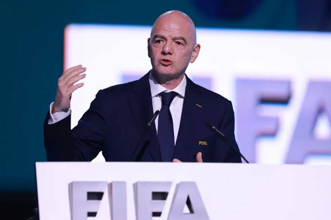 Fifa amea&ccedil;a cortar at&eacute; 75% dos recursos de federa&ccedil;&otilde;es e Uefa dispara contra plano de Infantino | Jornal Correio