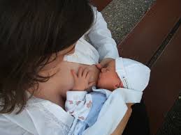 Damit die babys ihre hände sehen, müssen sie nicht nur ausreichend sehkraft entwickelt haben, sondern auch wissen, dass sie überhaupt hände besitzen. Wieviel Konnen Neugeborene Tatsachlich Sehen