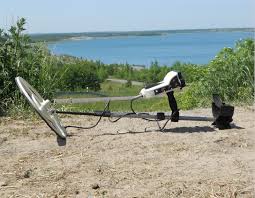 With a powerful 600 mhz processor, this unit is well equipped for treasure hunters and prospectors to quickly find metallic objects like Okm Black Hawk Metal Detector With Pulse Induction