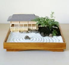 Como Hacer Un Jardin Zen En Miniatura Jardin Zen Miniatura Diseno De Jardines Interiores Mini Jardines En Macetas