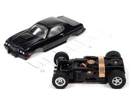 Auto World Xtraction R34 1976 Ford Torino Black HO Scale Slot Car : Buy  Online at Best Price in KSA - Souq is now Amazon.sa: Toys
