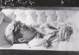 Eva perón, the young wife of argentine president juan peron, was adored by the masses. Postmortem Fotografie Seite 50 Allmystery