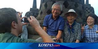 Langkah termudah untuk kembali bangkit adalah dengan menyimak kata kata motivasi sukses dari tokoh. Mark Zuckerberg Jadi Tukang Foto Dadakan Di Borobudur