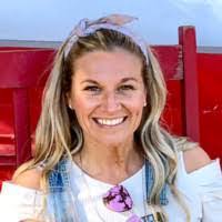 Donna Hanlon's Instagram, Twitter & Facebook