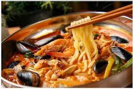 Resep masakan korea pun agaknya juga perlu dipelajari mengingat bahwa makanan ini sedang diminati oleh banyak orang. Resep Jjampong Mie Seafood Pedas Khas Korea