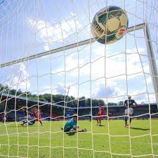 Liga under ziel ist es euch kostenlos die besten informationen zu fussball live streams im netz und tv. Fussball Bundesliga Sky Und Dazn Sichern Sich Die Live Rechte Stern De