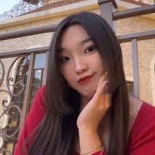 Lily Shin's Instagram, Twitter & Facebook