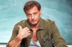 It premiered on 10 august 2009 on rtl television. Der Lehrer Warum Die Serie Fur Hendrik Duryn So Wichtig Ist Tv Spielfilm