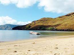 L'archipel est ravitaillé régulièrement par bateaux cargos aranui et taporo19, le bateau te ata o hiva assure les liaisons inter îles du groupe sud20, speed boat. Toutes Les Plages Des Iles Marquises Presentees Sur Oovatu
