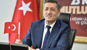 Ankara üniversitesi eğitim fakültesinde lisans eğitimini tamamladıktan sonra aynı üniversitede gelişim psikolojisi alanında yüksek lisans. Ziya Selcuk Tan Tam Kapanma Aciklamasi Egitim Haberleri