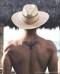 40 Kleine Tattoo Designs Fur Manner Mit Tiefen Bedeutungen Bedeutungen Fur Kleine Manner Mit Tattoo In 2020 Tattoo Designs Men Small Tattoo Designs Small Tattoos
