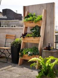 Do It Yourself Ideen Fur Die Blumentreppe Im Garten Schritt Fur Schritt Die Pflanzentreppe Selber Bauen Backyard Garten Balkon Blumentreppe