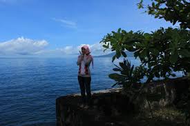 Biasanya, sih, mereka masih menganggap bahwa berfoto merupakan hobi yang identik dengan wanita. Foto Cewek Berhijab Yang Lagi Duduk Menghadap Belakang Sanggardp