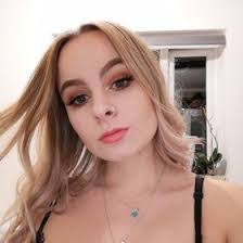 Shauna Bennett's Instagram, Twitter & Facebook