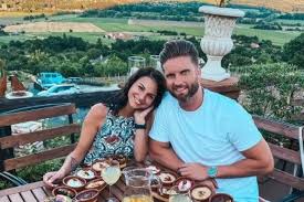 Nádai anikó hetekkel ezelőtt feketébe borult közösségi oldalain, a műsorvezető akkor nem tudott arról beszélni, mi történt. Nadai Anikoek Mar Eskuvot Es Gyereket Terveznek