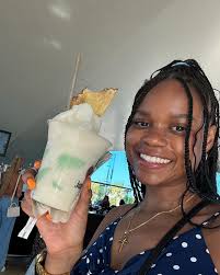 Choose your favorite selfie🤳🏾💋 (I always forget to take selfies, this  time I made sure I had a bunch to choose from) Braids: @stitchdbyforeign  Eyelashes, lip gloss and liner: @lajoycecosmetics