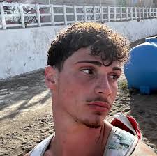 Santo Romano, chi è il portiere ucciso per una scarpa sporca. La fidanzata  Simona: "Non si può morire così". Il vescovo: "Signore, paralizza chi vende  pistole"