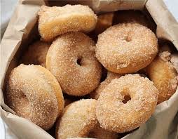Facebooktwitterpinterestlinkedinle Donut Ou Doughnut En Amerique Du Nord Beigne Au Canada Francophone Et Beignet En Louis En 2020 Recette Facile Idee Recette Recette
