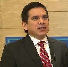 EL ING. JUAN CARLOS BARUJA GOBERNADOR DE PARAGUARI ANUNCIÓ ESTA MAÑANA QUE  VAN A ADQUIRIR LA GOBERNACION UNA AMBULANCIA O KM EQUIPADA PARA SER  UTILIZADA COMO UTI MOVIL PARA EL DEPARTAMENTO DE