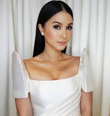 Pin By Anna Madine On Modern Filipina Natural Makeup Style Dress Hairstyles Filipiniana Dress