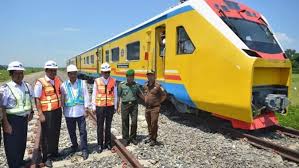 Pembangunan jalur kereta api di sulawesi sudah dimulai sejak 13 november 2015. Gubernur Sulsel Optimis Proyek Kereta Api Makassar Parepare Rampung Akhir 2021