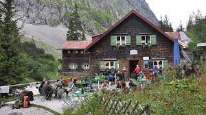 Die neben uns dahin plätschernden wassermassen des hammersbach lassen unsere vorfreude auf die höllentalklamm stetig größer werden. Berggeschichten Die Neue Hollentalangerhutte Berggeschichten Br Fernsehen Fernsehen Br De