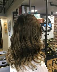 Dogal Sac Renginizin Ustune Atilan Isiltililar Ile Saclarinizi Hareketlendirmeye Ne Dersiniz Isilti Isiltilisaclar Hai Long Hair Styles Hair Styles Hair