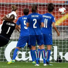 Mandy islacker is a very very popular name right now. Em Dfb Frauen Muhen Sich Zu Knappem 2 1 Gegen Italien Stern De