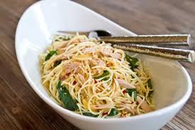 To a large skillet heated over low heat, add the oil, garlic and pepper flakes. Angel Hair Tuna With Red Chile Flakes Lemon And Olive Oil Healthywomen